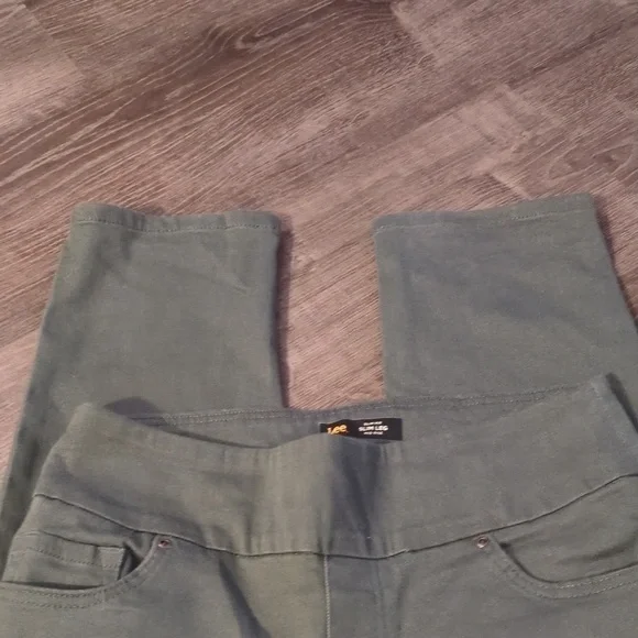 Lee jeans, Women's sz 9, olive green, EUC. 2 for $30 - Picture 3 of 6
